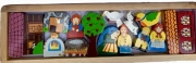 Sagan om Hans & Greta med träfigurer i en liten låda