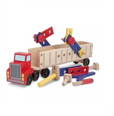 Lastbil och byggbitar i trä